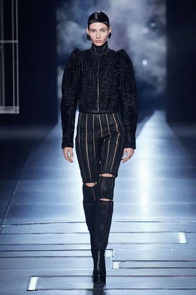 Look 13